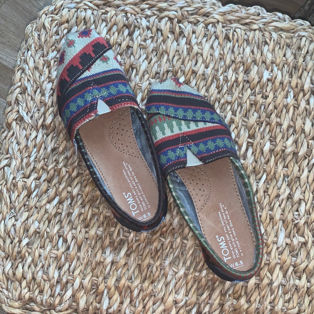 TOMS shoes